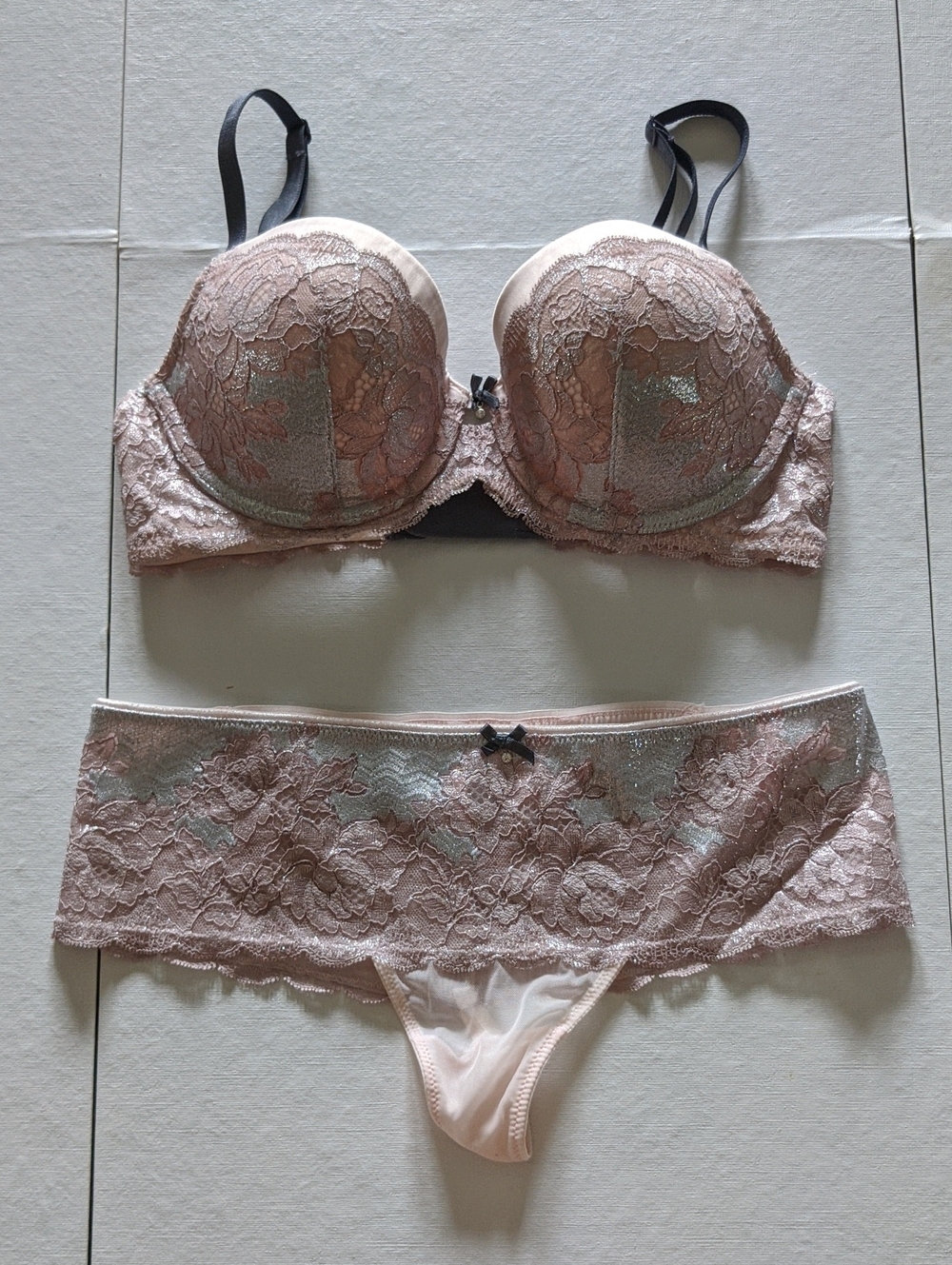 Victoria's Secret Pink Lace Push-Up Bra & Lace Hipster Set 32D/Small